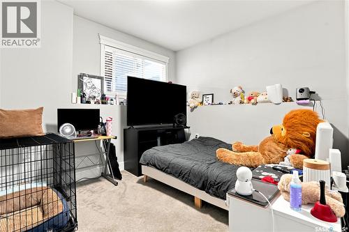 670 Fast Crescent, Saskatoon, SK - Indoor Photo Showing Bedroom