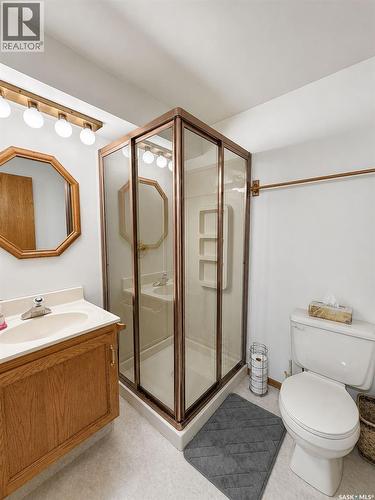984 Bradshaw Place, Prince Albert, SK - Indoor Photo Showing Bathroom