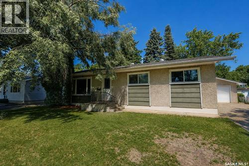 984 Bradshaw Place, Prince Albert, SK - Outdoor With Facade