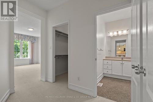 110 Heathercrest Private, Ottawa, ON - Indoor Photo Showing Bathroom