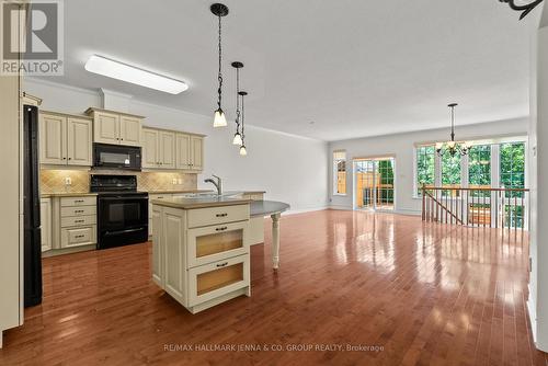 110 Heathercrest Private, Ottawa, ON - Indoor Photo Showing Kitchen