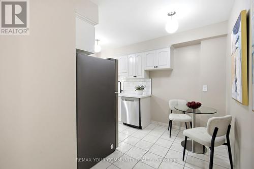 32 - 80 Dundalk Drive, Toronto, ON - Indoor Photo Showing Kitchen