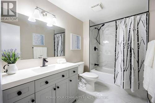 32 - 80 Dundalk Drive, Toronto, ON - Indoor Photo Showing Bathroom