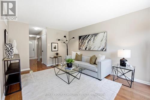 32 - 80 Dundalk Drive, Toronto, ON - Indoor Photo Showing Living Room