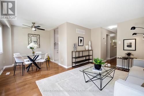 32 - 80 Dundalk Drive, Toronto, ON - Indoor Photo Showing Living Room