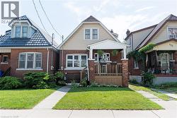 124 BALSAM Avenue N Hamilton, ON L8L 6Y3