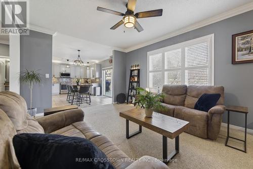 2197 Batters Loop, Innisfil, ON - Indoor Photo Showing Living Room