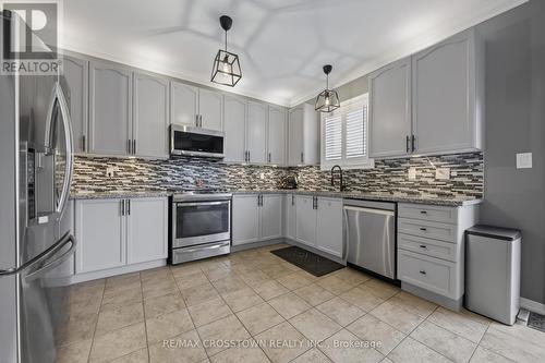 2197 Batters Loop, Innisfil, ON - Indoor Photo Showing Kitchen With Upgraded Kitchen
