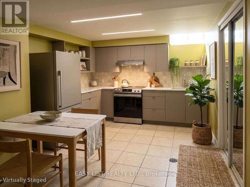 208 Anastasia Terrace, Mississauga, ON - Indoor Photo Showing Kitchen