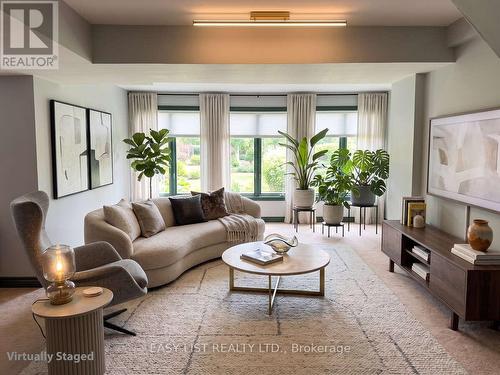 208 Anastasia Terrace, Mississauga, ON - Indoor Photo Showing Living Room