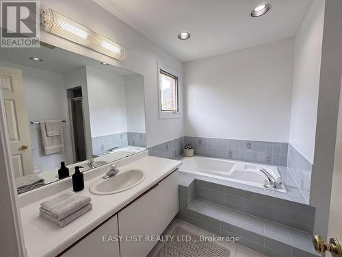 208 Anastasia Terrace, Mississauga, ON - Indoor Photo Showing Bathroom