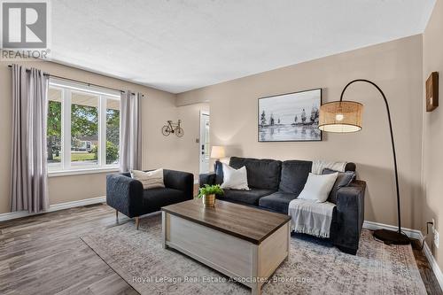 304 Eliza Street, Wellington North, ON - Indoor Photo Showing Living Room