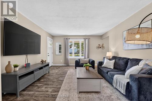 304 Eliza Street, Wellington North, ON - Indoor Photo Showing Living Room