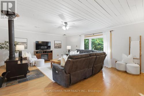 9 Valley Road, Cavan Monaghan, ON - Indoor Photo Showing Living Room