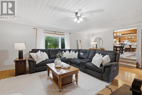 9 Valley Road, Cavan Monaghan, ON - Indoor Photo Showing Living Room