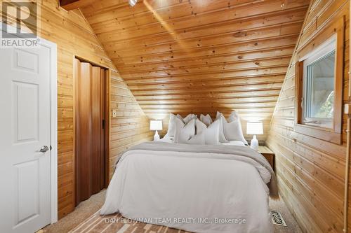 9 Valley Road, Cavan Monaghan, ON - Indoor Photo Showing Bedroom