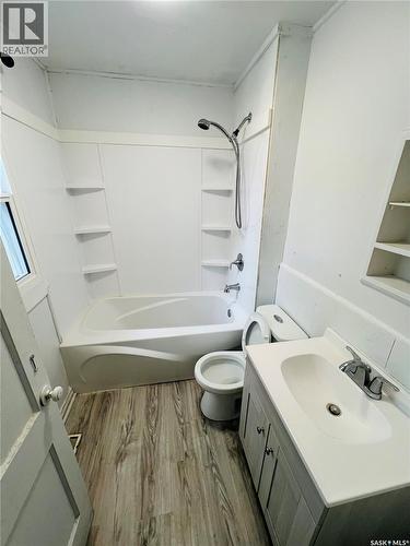 568 7Th Street E, Prince Albert, SK - Indoor Photo Showing Bathroom