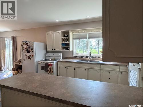 252 Railway Avenue, Forget, SK - Indoor Photo Showing Kitchen With Double Sink