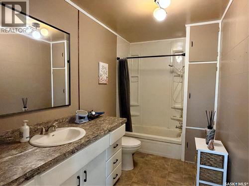 252 Railway Avenue, Forget, SK - Indoor Photo Showing Bathroom