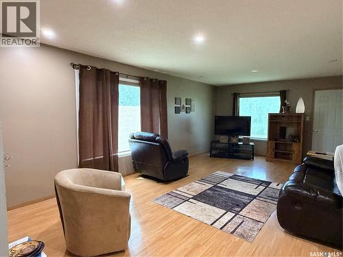 252 Railway Avenue, Forget, SK - Indoor Photo Showing Living Room
