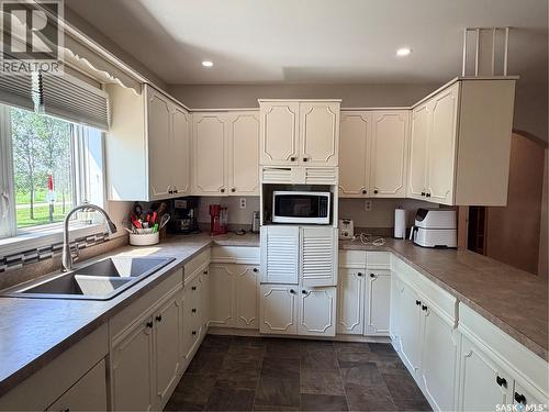 252 Railway Avenue, Forget, SK - Indoor Photo Showing Kitchen With Double Sink