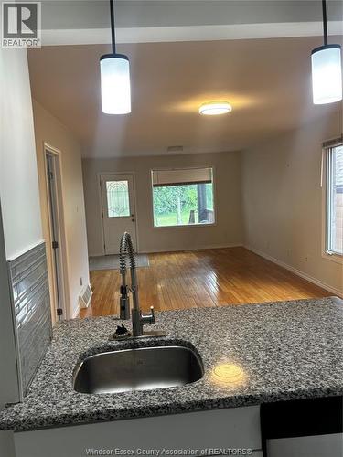 984 Ellrose, Windsor, ON - Indoor Photo Showing Kitchen