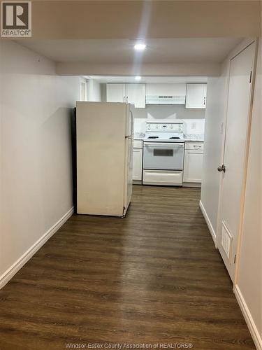 984 Ellrose, Windsor, ON - Indoor Photo Showing Kitchen