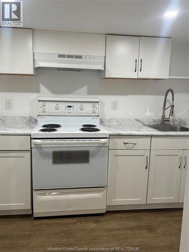 984 Ellrose, Windsor, ON - Indoor Photo Showing Kitchen