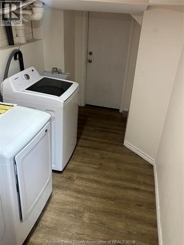 984 Ellrose, Windsor, ON - Indoor Photo Showing Laundry Room