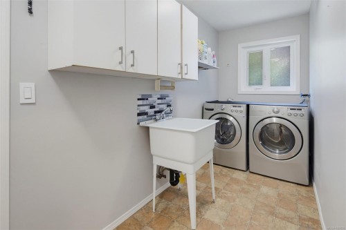 181 White Pine Rd, View Royal, BC 