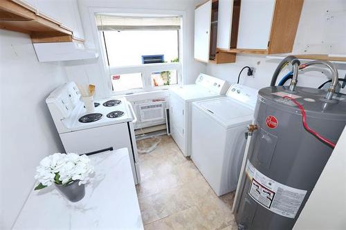 31 Moore Ave, Winnipeg, MB - Indoor Photo Showing Laundry Room