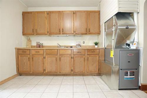 31 Moore Ave, Winnipeg, MB - Indoor Photo Showing Kitchen