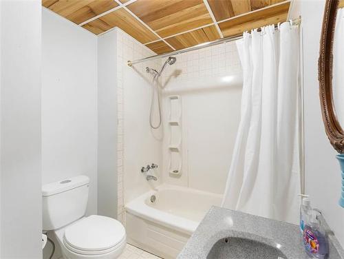 28 Lakeview Dr, Alexander, MB - Indoor Photo Showing Bathroom