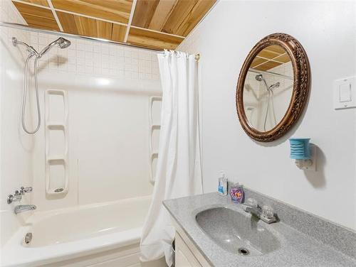 28 Lakeview Dr, Alexander, MB - Indoor Photo Showing Bathroom