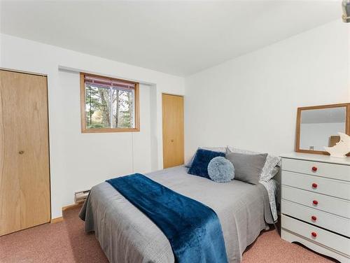 28 Lakeview Dr, Alexander, MB - Indoor Photo Showing Bedroom