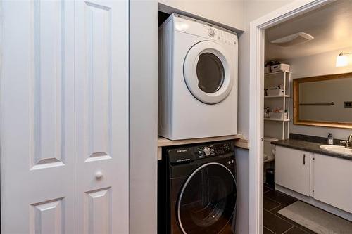 1107-650 Kenaston Blvd, Winnipeg, MB - Indoor Photo Showing Laundry Room
