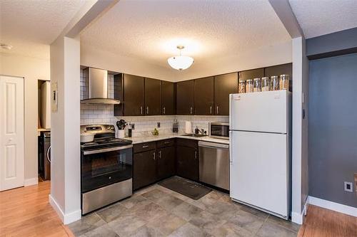 1107-650 Kenaston Blvd, Winnipeg, MB - Indoor Photo Showing Kitchen