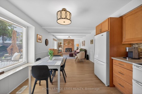 621 Tomahawk Crescent, Hamilton, ON - Indoor Photo Showing Kitchen