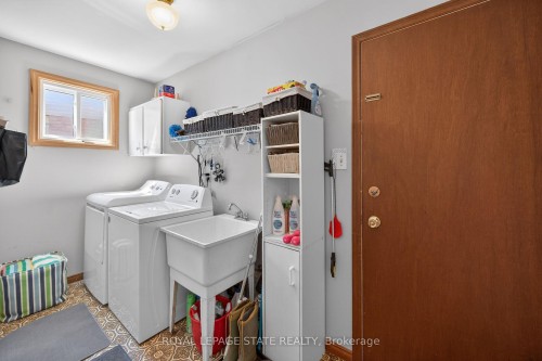 621 Tomahawk Crescent, Hamilton, ON - Indoor Photo Showing Laundry Room