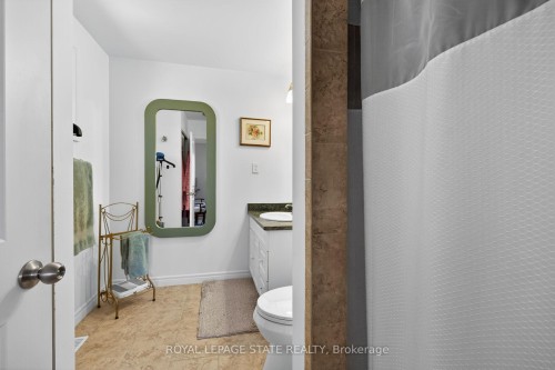621 Tomahawk Crescent, Hamilton, ON - Indoor Photo Showing Bathroom