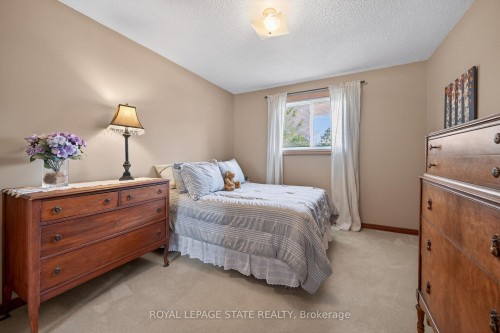 621 Tomahawk Crescent, Hamilton, ON - Indoor Photo Showing Bedroom