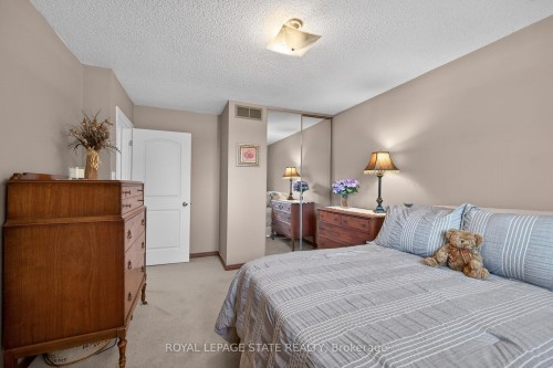 621 Tomahawk Crescent, Hamilton, ON - Indoor Photo Showing Bedroom