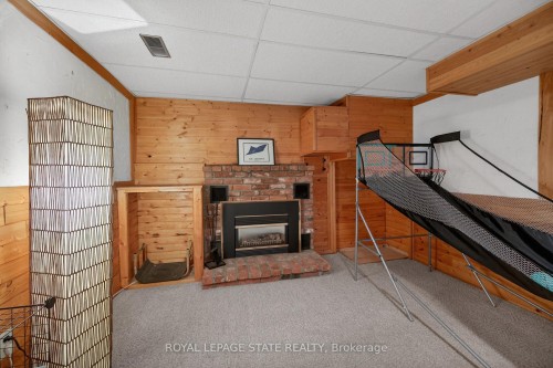 621 Tomahawk Crescent, Hamilton, ON - Indoor Photo Showing Other Room With Fireplace