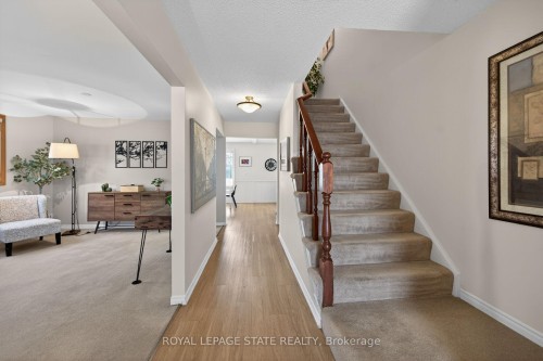 621 Tomahawk Crescent, Hamilton, ON - Indoor Photo Showing Other Room