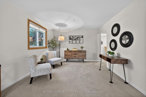 621 Tomahawk Crescent, Hamilton, ON - Indoor Photo Showing Other Room