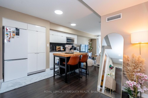 610-151 Dan Leckie Way, Toronto, ON - Indoor
