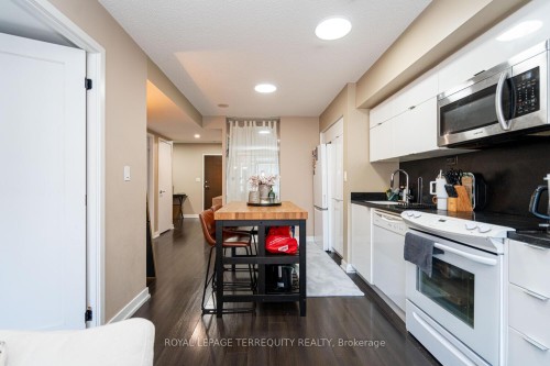 610-151 Dan Leckie Way, Toronto, ON - Indoor Photo Showing Kitchen
