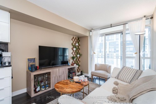 610-151 Dan Leckie Way, Toronto, ON - Indoor Photo Showing Living Room