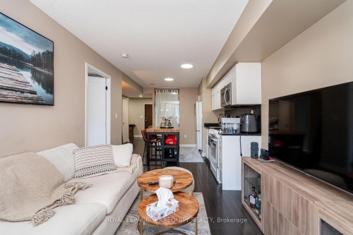 610-151 Dan Leckie Way, Toronto, ON - Indoor Photo Showing Living Room