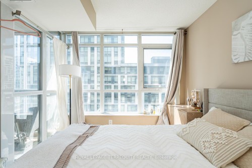 610-151 Dan Leckie Way, Toronto, ON - Indoor Photo Showing Bedroom